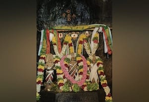 தீபாவளி பண்டிகை; கோவில்களில் சிறப்பு வழிபாடு