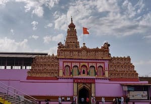 அஞ்ஞானத்தை அழிக்கும் வீரபத்ரேஸ்வரர் துாண்கள் நகரும் அதிசயம்