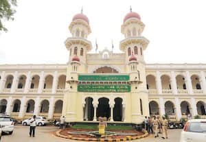 மைசூரிலும் கடை பெயர் பலகைகளில் கன்னடம்.. கட்டாயம்!: மீறினால் உரிமம் ரத்தாகும் என எச்சரிக்கை