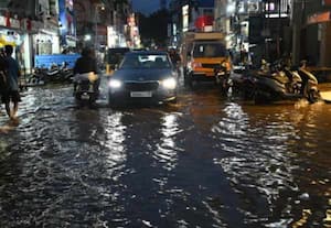 சென்னையில் பள்ளிகளுக்கு மட்டும், செங்கல்பட்டு, கடலூரில் பள்ளி கல்லூரிகளுக்கு விடுமுறை