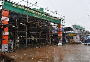சிவகங்கை பஸ் ஸ்டாண்ட் புதுப்பிப்பு பணி மந்தம்