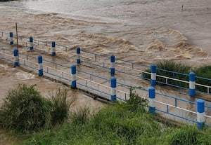வைகை அணை நிரம்பியதால் சுற்றுலா பயணிகள் மகிழ்ச்சி