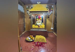 ஸ்ரீ லட்சுமி குபேர பூஜை லட்டு தேர் அலங்காரம்