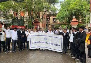 வழக்கறிஞர்கள் ஆர்ப்பாட்டம்