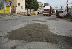 மதுக்கரை மார்க்கெட் ரோட்டை புதுப்பிக்க ரூ.1 கோடி ஒதுக்கியது நெடுஞ்சாலைத்துறை