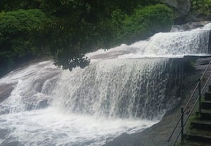 கோவை குற்றாலத்தில் வெள்ளப்பெருக்கு