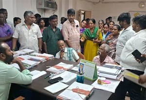 வழிபாட்டுத்தலம் அமைக்க எதிர்ப்பு; தாசில்தாரிடம் பொதுமக்கள் மனு