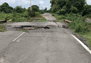 கஸ்டம்ஸ் சாலையில் பாலம் உள்வாங்கியது: அதிகாரிகள் அலட்சியத்தால் அவலம்