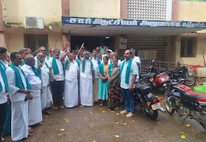 ரூ.25 லட்சம் நிவாரணம் கோரி விவசாயிகள் ஆர்ப்பாட்டம்