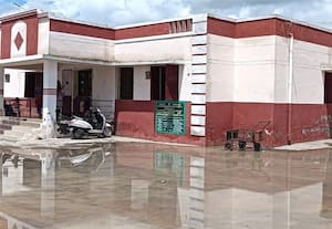அவலம்   ஆறே மாதத்தில் ரூ. 39 லட்சம் வீண்;  கட்டப்பட்ட கட்டட சுவர் உதிர்கிறது