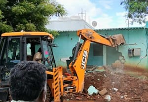 புதுரோட்டில் ஆக்கிரமிப்பு   வீடுகள் அகற்றம்