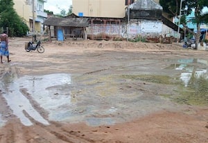 சகதியானது ரோடு