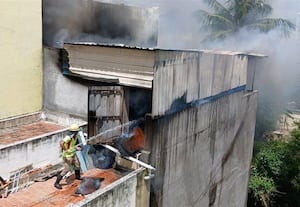 போட்டோ பிரேம் கடையில் தீ விபத்து