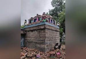 மழையால் கோவில் கோபுரம் இடிந்தது