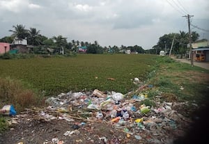 புனரமைப்பு பணிகள் பெயரில் நகராட்சி நிர்வாகம்... அட்டூழியம்: நந்திவரம் கண்டிகை தாங்கல் ஏரியில் பாதி ஆக்கிரமிப்பு