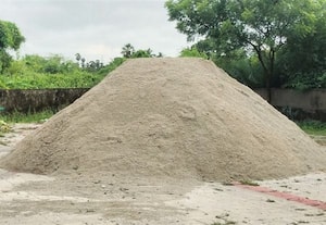 எம்.சாண்ட் மூட்டைகள் தயாரிக்கும் பணி மும்முரம்