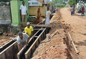 வடிகால் வாய்க்கால் அமைக்கும் பணி