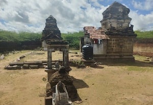 சிதிலமடைந்த புல்லுகுடி சிவன் கோயில் புனரமைக்க அரசு நடவடிக்கை எடுக்குமா