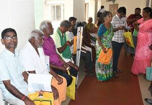 அடையாள அட்டைக்கு விண்ணப்பம்: மாற்றுத்திறனாளிகளுக்கு உதவிக்கரம்