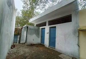 காஞ்சி மாநகராட்சி பள்ளியில் கழிப்பறை பணி இழுத்தடிப்பு