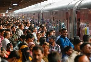  கூட்ட நெரிசலுக்கு தீர்வு காண 'யாத்ரி சுவிதா கேந்திரா' எழும்பூர் உட்பட 76 ரயில் நிலையங்களில் அறிமுகம்