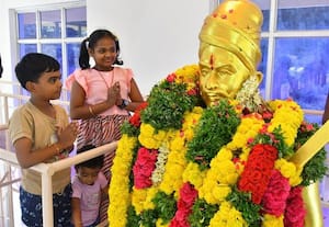 திருப்புத்துாரில் மருதுபாண்டியர் சிலைகளுக்கு அமைச்சர்கள் அஞ்சலி
