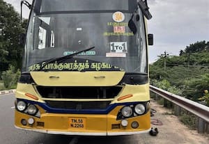 பழுதாகி நின்ற அரசு பஸ்: தவிக்கும் பயணிகள்