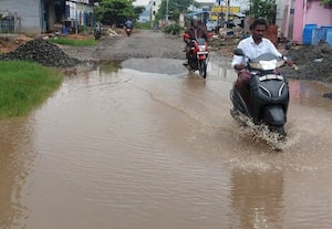 சேதம் அடைந்த ரோடால் வாகன ஓட்டிகள் சிரமம்