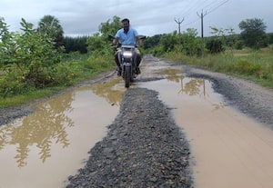 மோசமான சாலையால் வாகன ஓட்டிகள் அவதி 