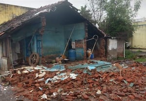 வீட்டு சுவர் இடிந்து சேதம்