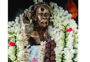 காஞ்சி மகா பெரியவருக்கு சிறப்பு அபிஷேகம்