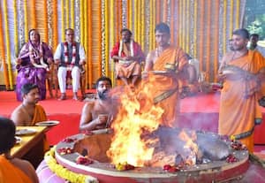 வேலுார் பொற்கோவிலில்  அமைச்சர் யாகம்