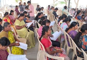 பெற்றோர் பணிபுரியும் நிறுவனத்துக்கே கடிதம் அனுப்பி வரவழைத்த அரசுப்பள்ளி!