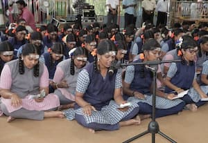 மருதமலையில் கந்த சஷ்டி பாடிய மாணவர்கள்
