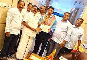 ஆசிய சாதனை புத்தகத்தில் புதுச்சேரி மாணவர் நுால் எதிர்க்கட்சித் தலைவர் பாராட்டு