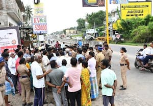 சாலை வசதி கேட்டு பொதுமக்கள் மறியல் செய்ய முயன்றதால் பரபரப்பு
