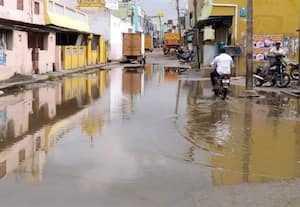 தண்ணீரில் தத்தளிக்கும் திருமழிசை எப்போது தீர்வு கிடைக்கும் ஆபீசர்?