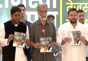 வீட்டில் ஒருவருக்கு அரசு வேலை, 200 யூனிட் இலவச மின்சாரம்: பீஹார் தேர்தல் அறிக்கையை வெளியிட்ட தேஜஸ்வி