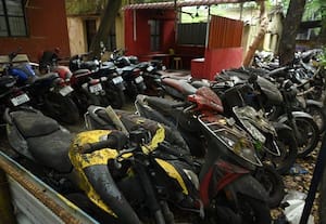 உரிமை கோரப்படாத வாகனங்கள் ஏலம் விட போலீசார் முடிவு