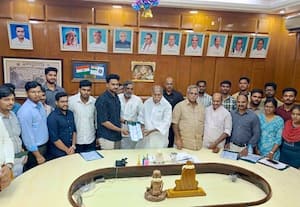 புதிய துணை தாசில்தார்கள் முதல்வருடன் சந்திப்பு