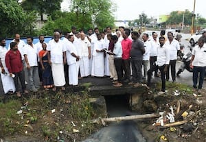 மழைநீர் வடிகால் பணி எம்.எல்.ஏ., ஆய்வு