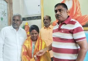 மலையேற்ற வீராங்கனை அமைச்சரிடம் வாழ்த்து