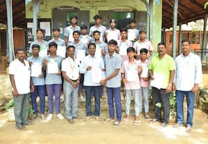 தேசிய போட்டிக்கு மாணவர் தேர்வு : விருதை பள்ளியில் பாராட்டு விழா