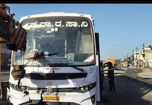 சாலை தடுப்பில் மோதி கவிழ்ந்த கர்நாடக பஸ்