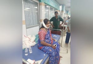 கான்கிரீட் கூரை விழுந்து ரேஷன் ஊழியர் படுகாயம்