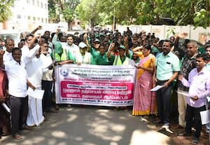 ஊரக வளர்ச்சித்துறை பணியாளர்கள் போராட்டம்