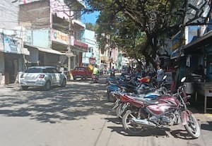 ரோடுகளில் கடைகள், வாகனங்களின் ஆக்கிரமிப்பு : போக்குவரத்து நெரிசலில் சிக்கித் தவிக்கும் சிவகாசி