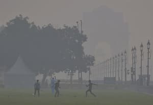  டில்லியை போர்த்தியுள்ள சாம்பல் நிற போர்வை காங்., பொதுச்செயலர் பிரியங்கா வர்ணனை