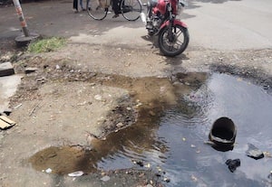 குப்பைக்கு தீ வைப்பு: மூச்சுத்திணறும் மக்கள்