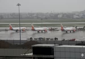 வெள்ள பாதிப்பிலிருந்து சென்னை ஏர்போர்ட்...   தப்புமா?  ரூ.123 கோடி ஒதுக்கியும் ஒண்ணுமே நடக்கலை!